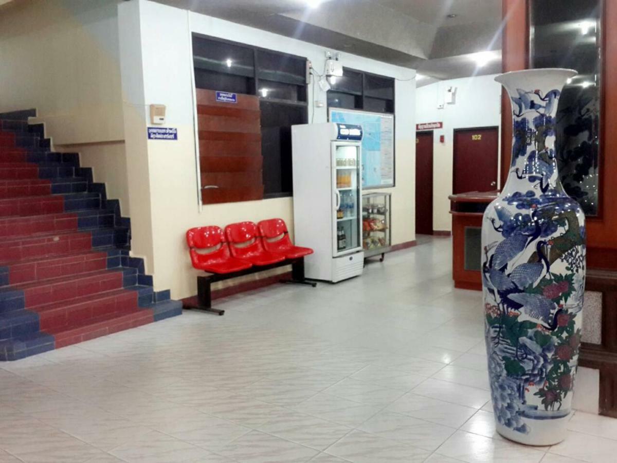 Thairungruang Hotel Сурат-Тхані Екстер'єр фото